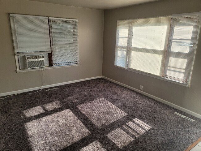 Building Photo - N 3rd Duplex