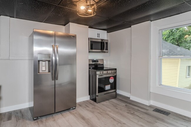 Building Photo - 108-110 Northampton Ave