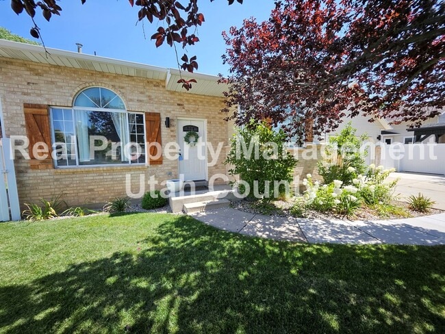 Building Photo - Qualify With 2.5x Rent in Income. Plus Hal...