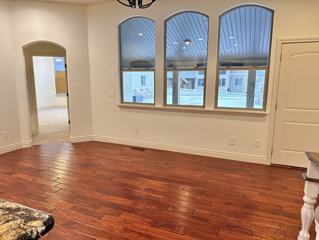 Building Photo - 14328 S Log Home Ln