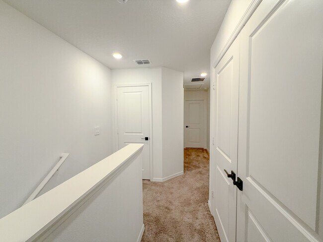 Building Photo - 9419 Westside Hls Dr