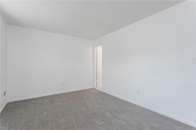 Building Photo - 5684 Campus Dr
