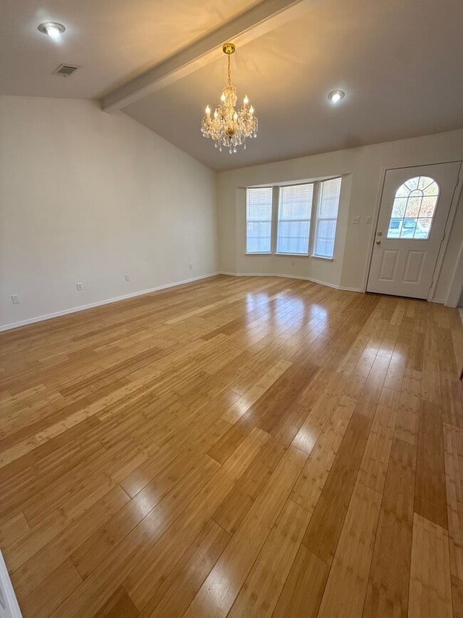 Building Photo - 1304 Ollie Dr