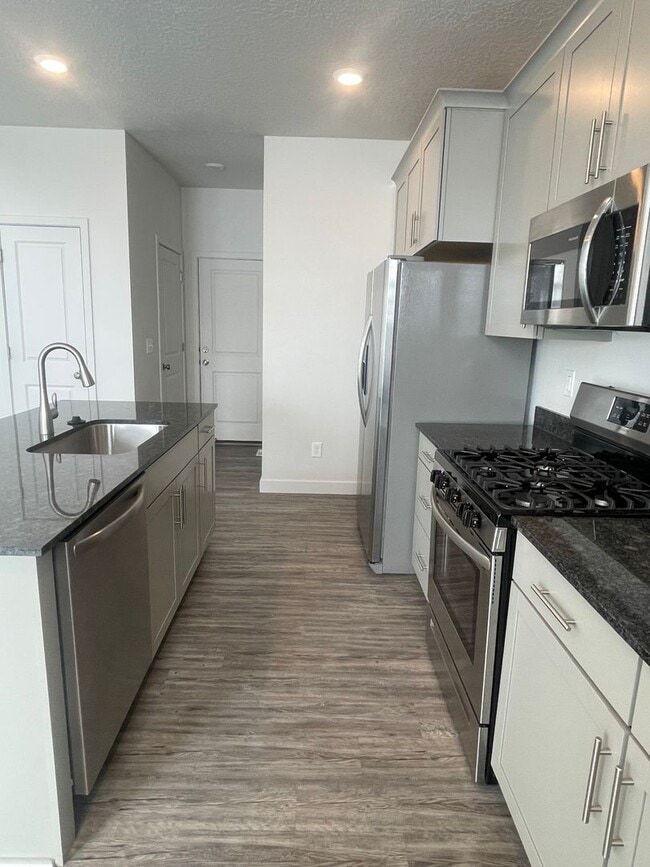 Building Photo - Beautiful Saratoga Springs Townhome for rent!