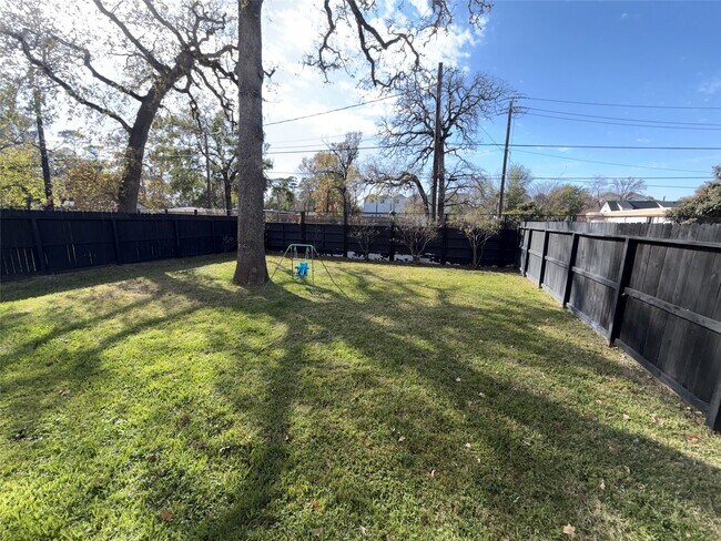 Building Photo - 2807 Old Pecan Grove Ln