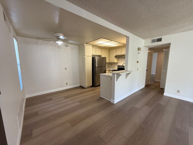 Building Photo - NEWLY RENOVATED 2BD/1BA! POOL! PATIO! GARAGE!