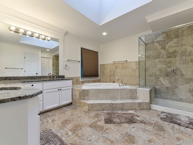 Building Photo - Stunning and Elegant 4+ Bedroom on Park-Like Lot Pine Lake Estates Sammamish