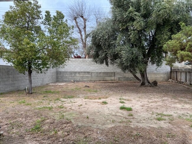 Building Photo - 2512 Edwards Ave