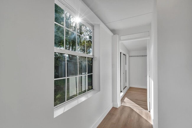 Building Photo - 833 Pinedale Ave