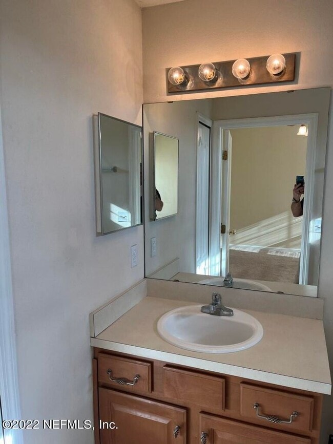 Building Photo - Beautiful Townhome in Biscayne Bay!