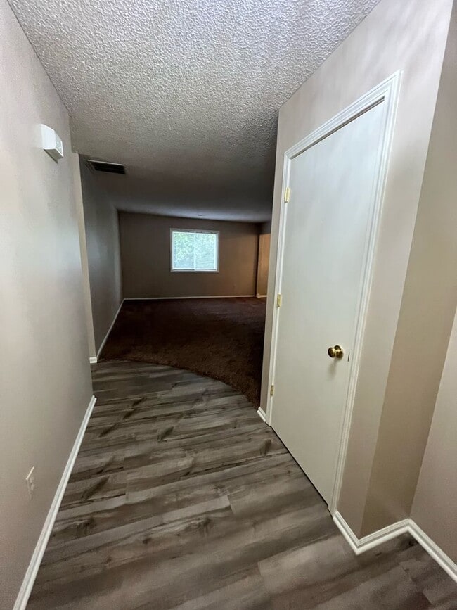 Building Photo - 5510 Columbine Ln