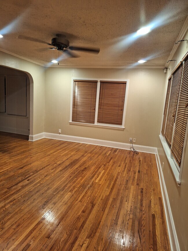 Living room - 401 S Vassar St