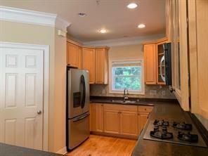 Building Photo - 1618 Chateau Club