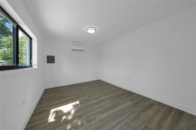 Building Photo - 5805 SW 46th Terrace