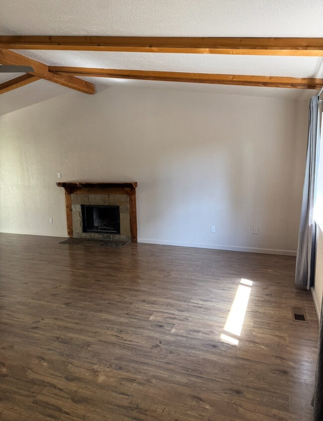Building Photo - 103 Racquet Pl