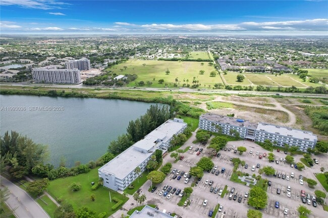 Building Photo - 14820 Naranja Lakes Blvd