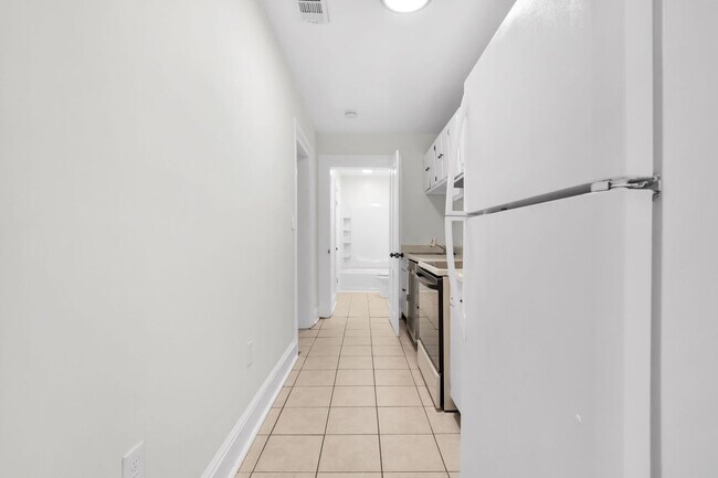 Building Photo - 703 Barnard St