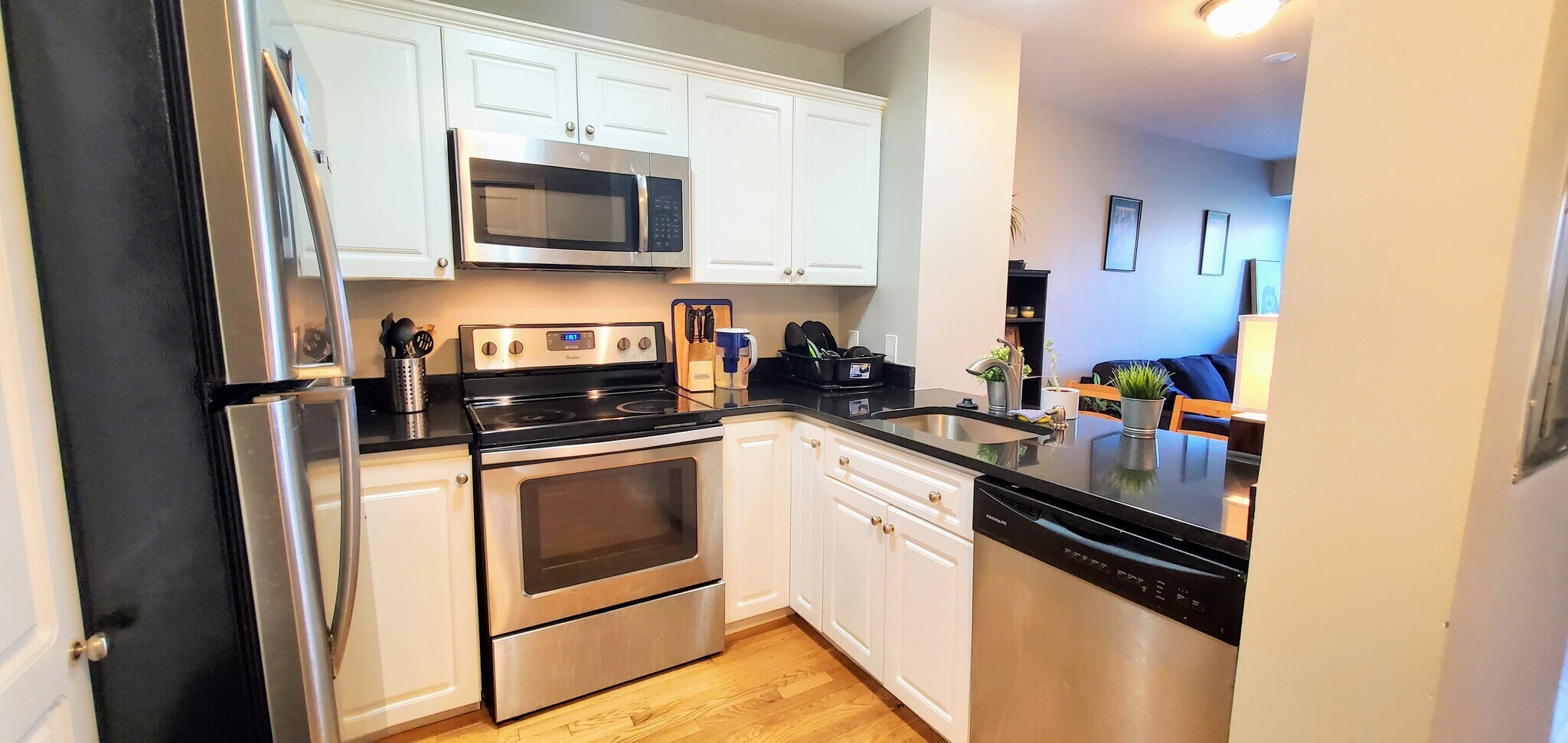 Building Photo - 145 Bennington St