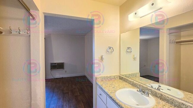 Building Photo - Ground-Floor Studio with Private Patio & Pool Access Near Virginia Lake