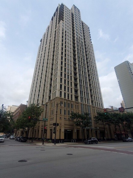 Primary Photo - 1250 S Michigan Ave