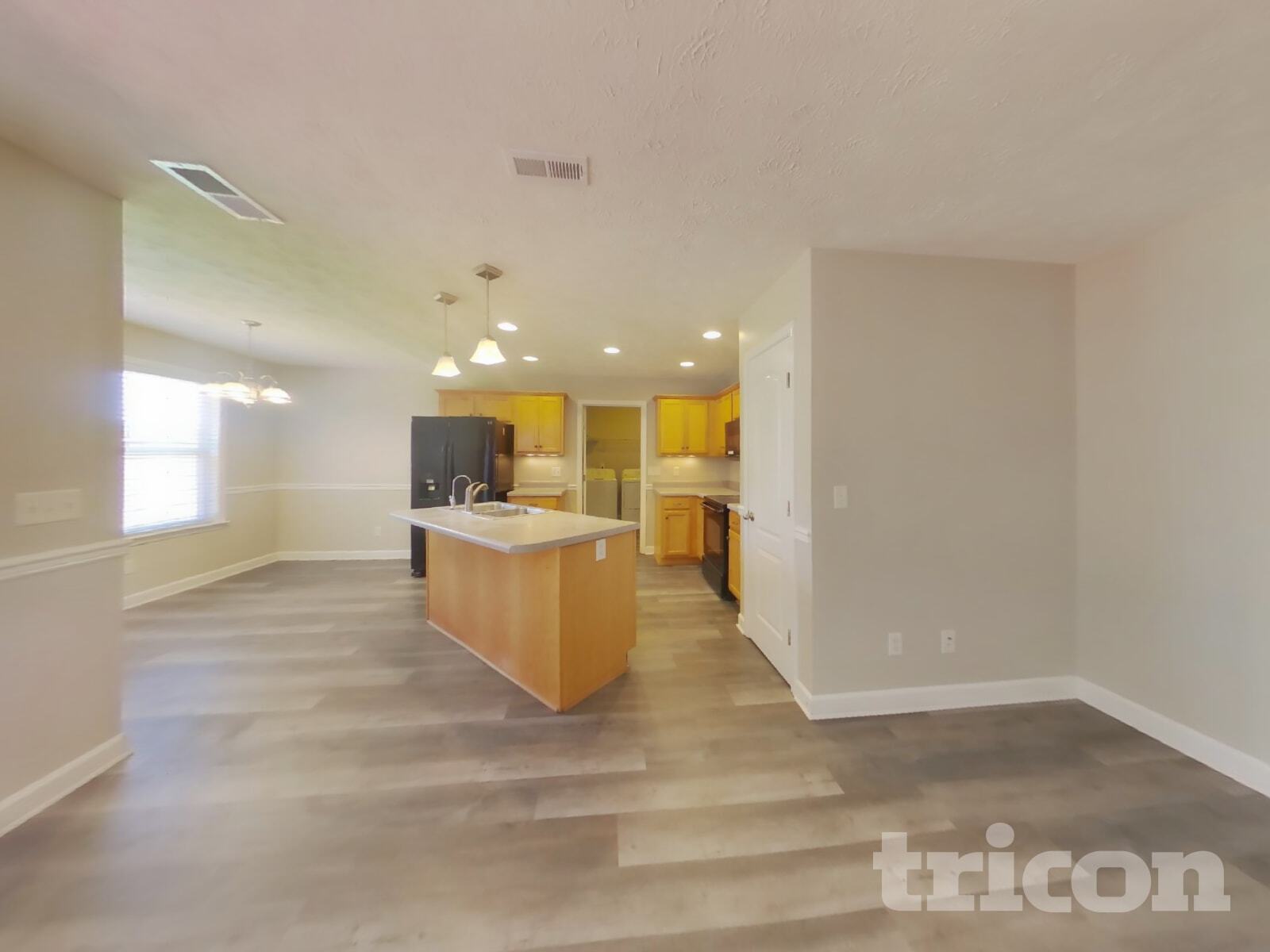 Building Photo - 1528 Beaconcrest Cir