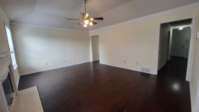 Building Photo - 2232 Lake Springs Ln