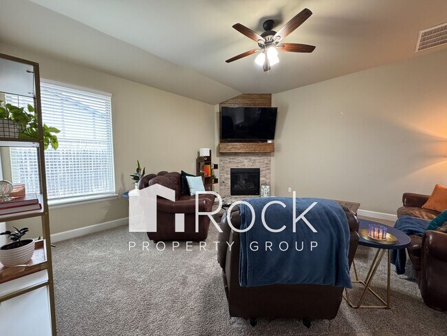 Building Photo - Beautiful 3 Bedroom Home with Study in Westmoore Area of OKC *HALF OFF 1st Month's Rent*