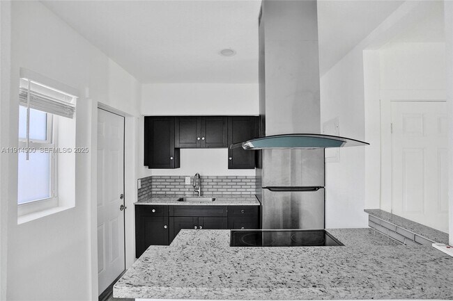 Building Photo - 7115 Rue Granville