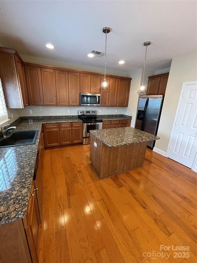 Building Photo - 120 Waterlynn Club Dr