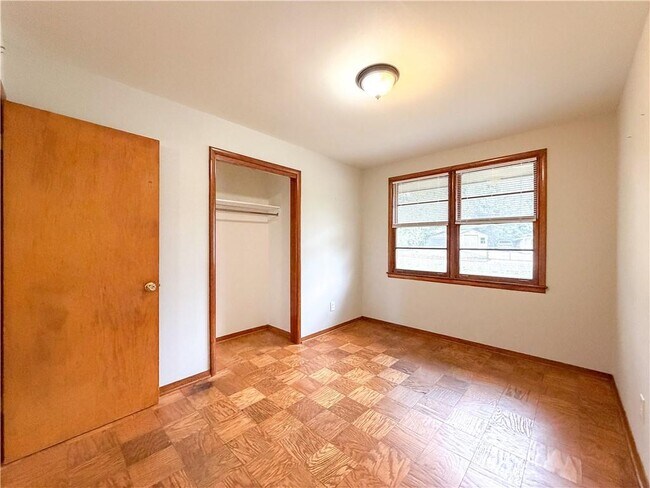 Building Photo - 5301 E David Langan Dr