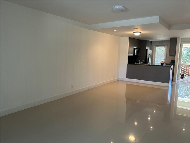 Building Photo - 2800 NE 14th Street Causeway