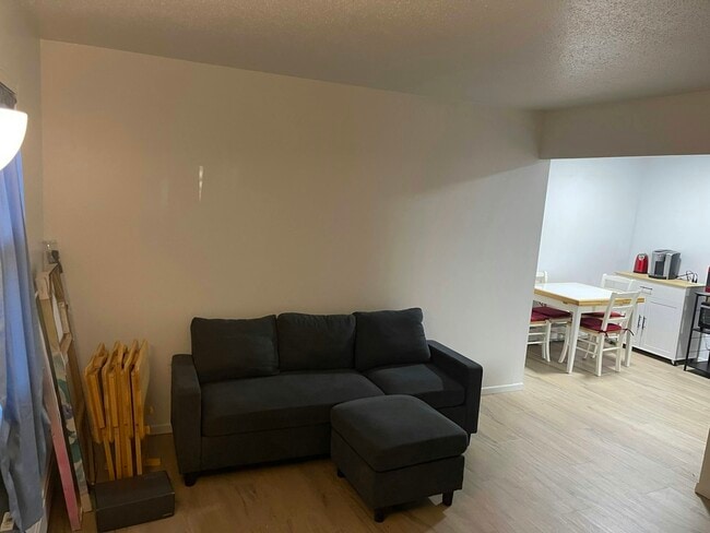 Building Photo - 4169 W Ridge Rd