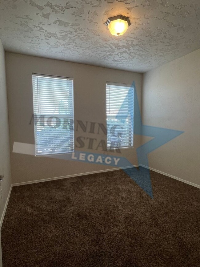 Building Photo - 3 Bedroom Home - Available Now!