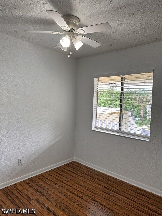 Building Photo - 4629 Bayshore Dr