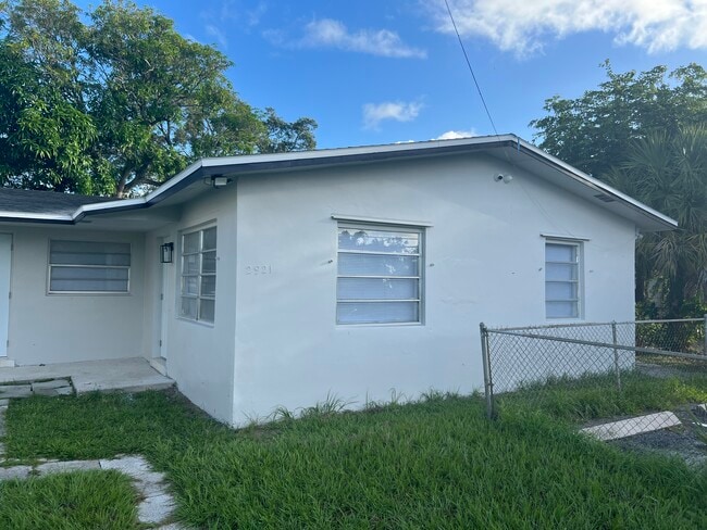 Building Photo - 2921 NW 11th St