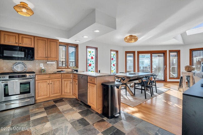 Building Photo - 475 Long Ave