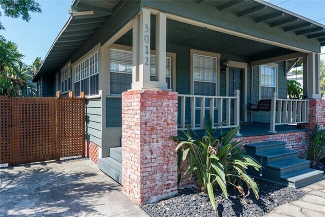 Building Photo - 3012 W Julia St