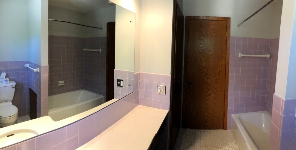 Bathroom - 865 Charlotte Dr