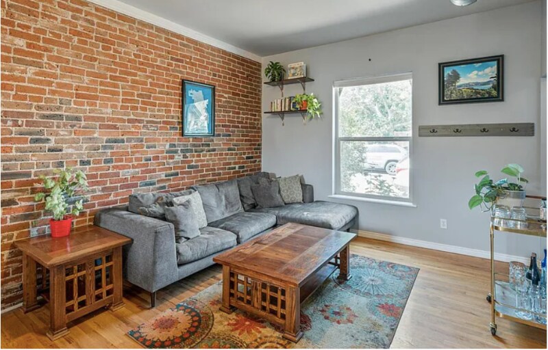 Primary Photo - 418 Fox St