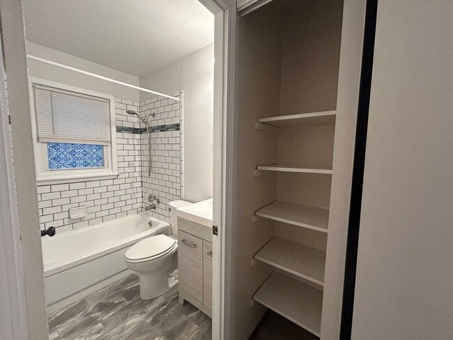 Building Photo - Fabulous 3 bedroom Ranch