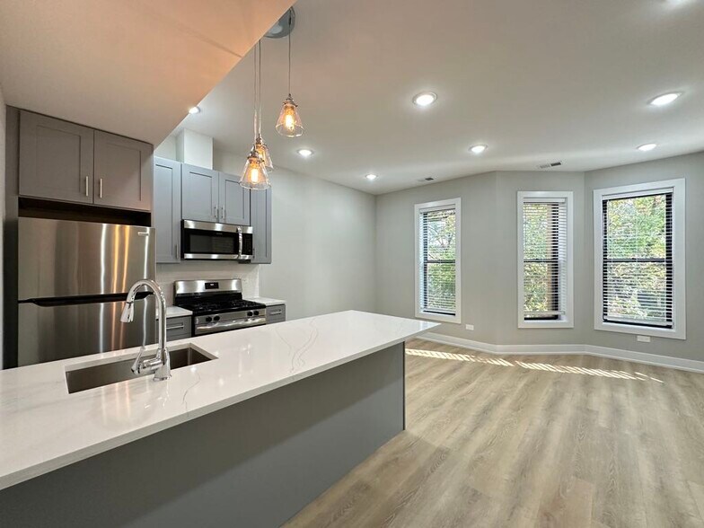 Building Photo - 443 W Belden Ave