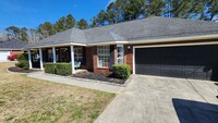 Building Photo - Great Home with two car garage!!!!