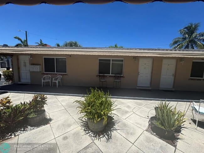 Building Photo - 4616 Poinciana St