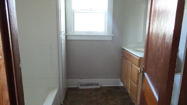 Building Photo - 620 Medary Ave