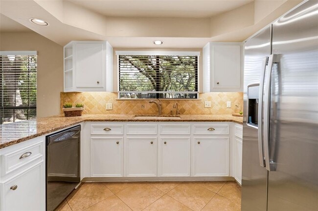Building Photo - 9006 Balcones Club Dr