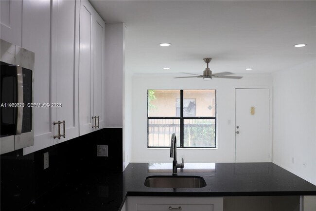 Building Photo - 2550 W 67th Pl