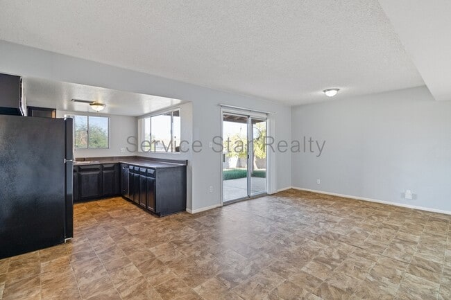 Building Photo - 13027 N 28th St