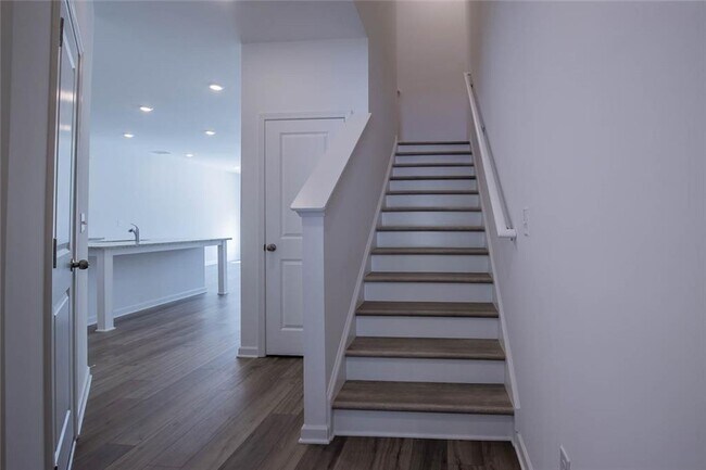 Building Photo - 2425 Livi Ln