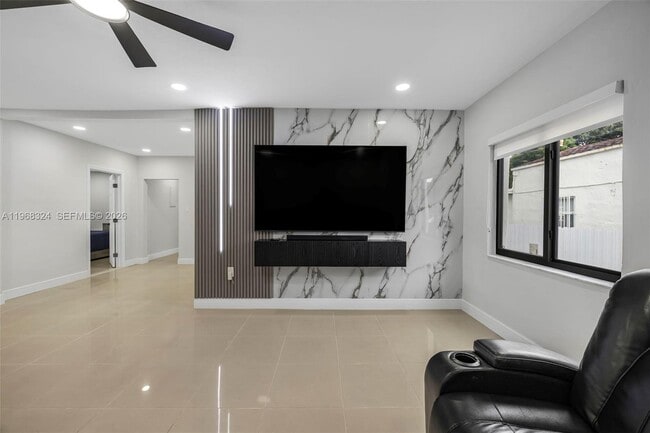 Building Photo - 2244 SW 10th St