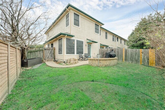 Building Photo - 2100 Pipers Field Dr